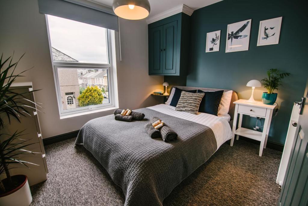 Quiet Location - 3 Bedroom Family House With 3 Shower Room - 2 Parking Spaces Plymouth Exteriör bild